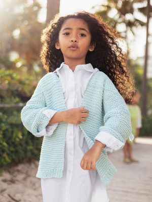 Ruby Cardigan Junior strikkes i Tykk Line fra Sandnes Garn