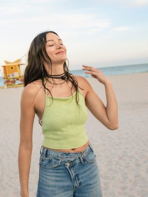 West Wrap strikkes i Mandarin Petit og Tynn Line fra Sandnes Garn