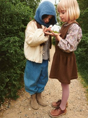 Belle Dress Junior strikket i Tynn Merinoull fra Sandnes Garn