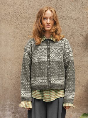 Setesdalkofte Dame strikket i Peer Gynt