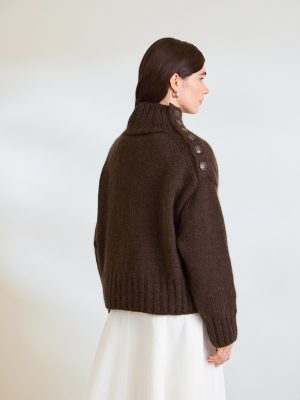 Mina Sweater strikkes i Peer Gynt og Tynn Silk Mohair fra Sandnes Garn