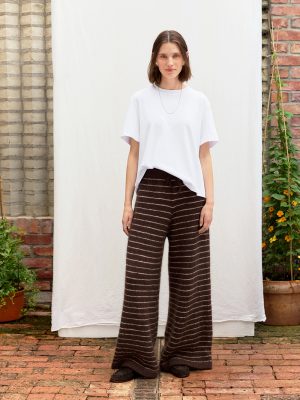 Riley Pants er strikket i Sunday og Tynn Silk Mohair fra Sandnes Garn