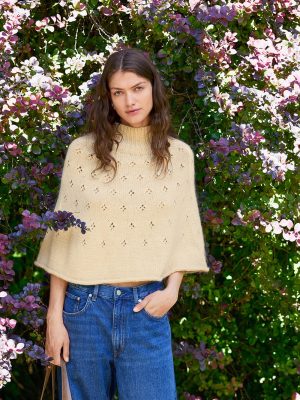 Elodie Poncho er strikket i Double Sunday og Tynn Silk Mohair fra Sandnes Garn