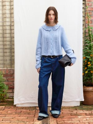 Bloom Cardigan strikkes i Sunday og Tynn Silk Mohair fra Sandnes Garn