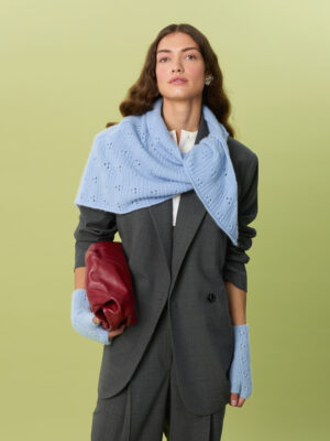 Miu Pointelle Shawl er strikket i Cashmere fra Sandnes Garn