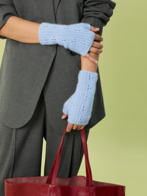 Miu Pointelle Mittens strikkes i Cashmere fra Sandnes Garn